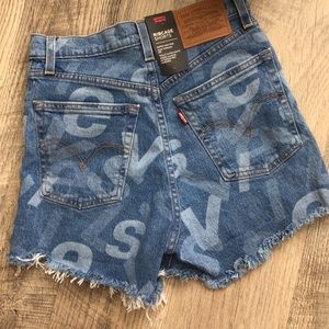 Levi's Ribcage Jean Shorts highest high rise 🎀🎀Logo wording pattern 🎀🎀